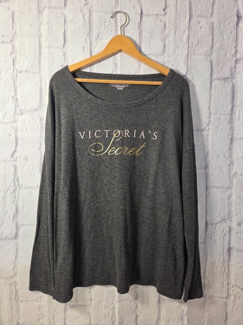 Victoria's Secret Large Gray Gold Logo Longsleeve Lounge Pajama Top
